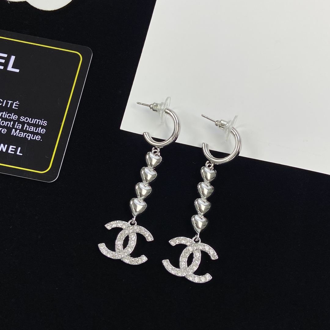 [TOP] CHANEL Metal Heart/Diamond Earrings - Silver