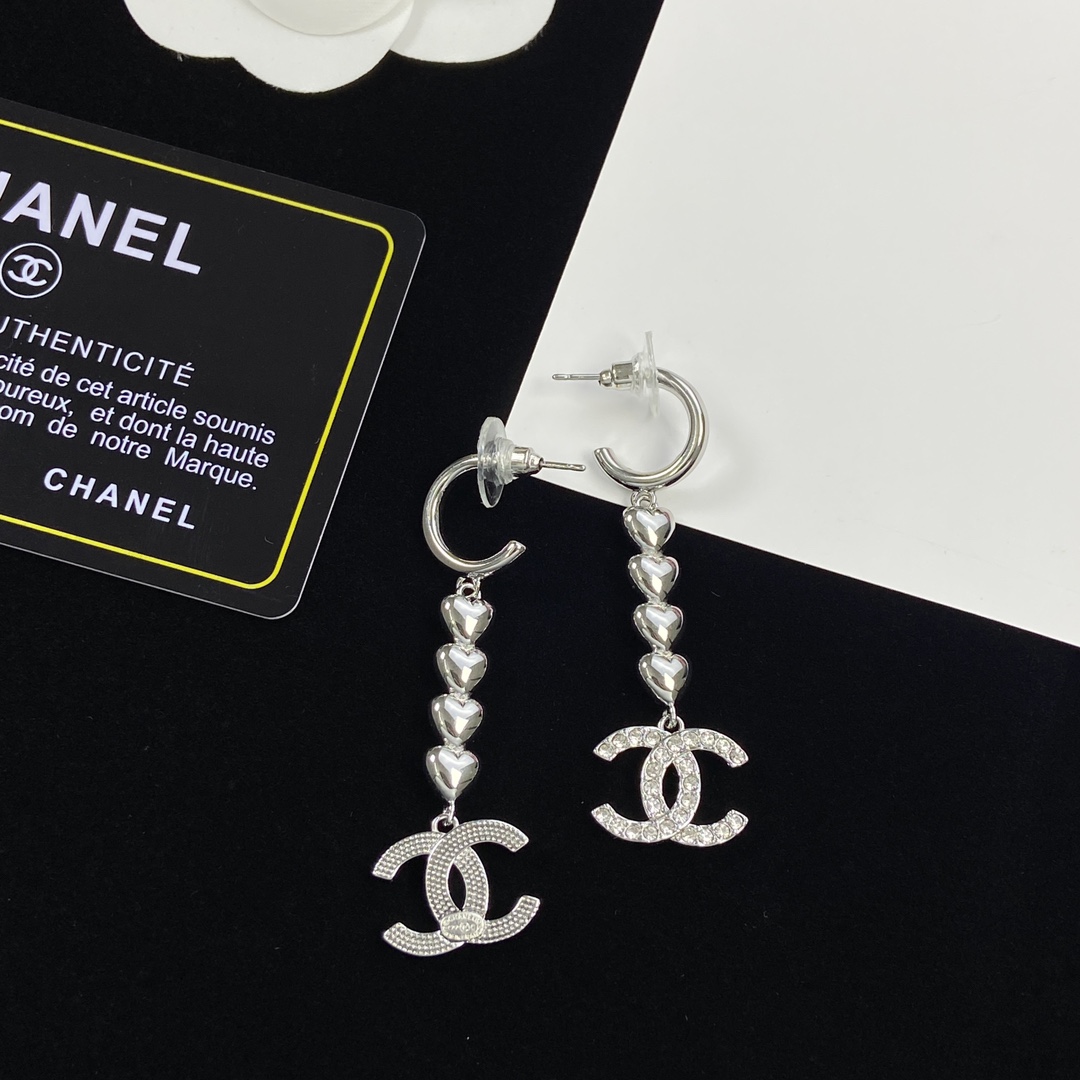 [TOP] CHANEL Metal Heart/Diamond Earrings - Silver
