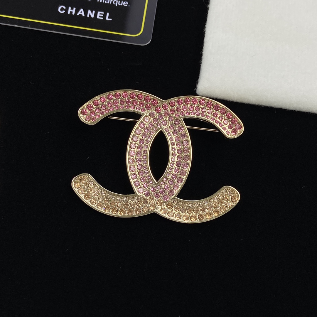 [TOP] CHANEL Metallic Gradient Pink Diamond Brooch - Gold