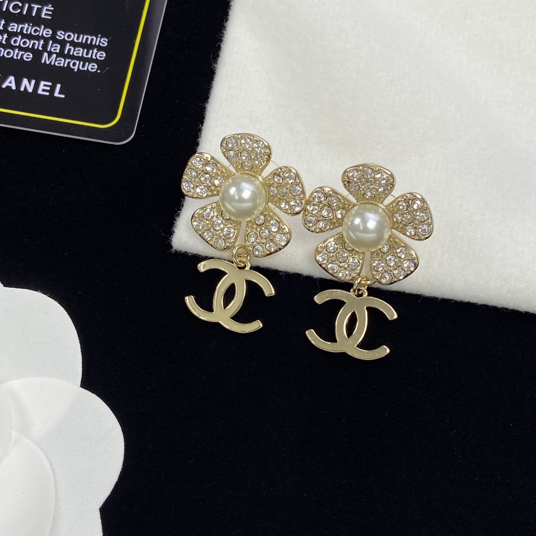 [TOP] CHANEL Metal Flower Pearl/Diamond Earrings - Gold