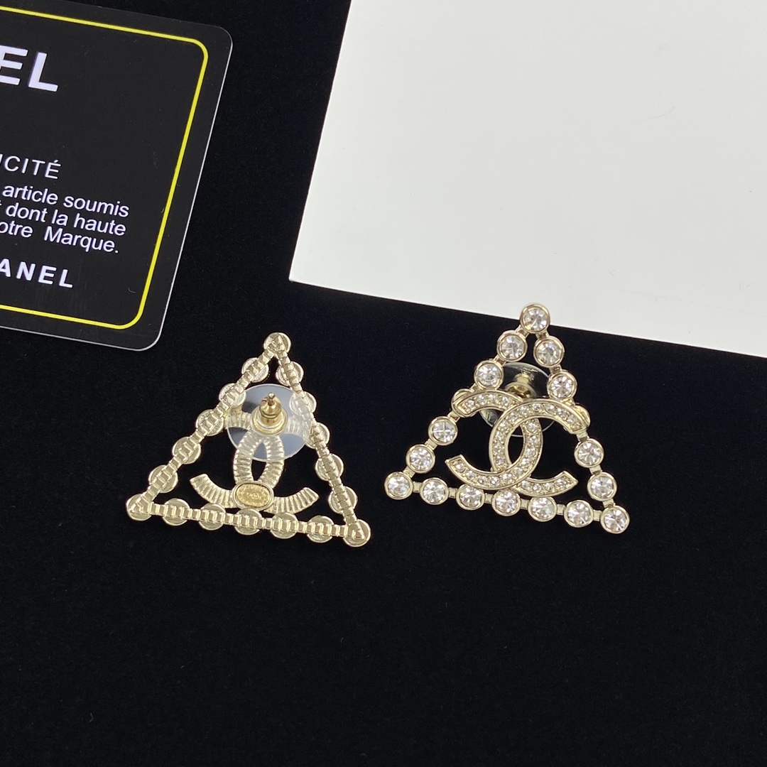 [TOP] CHANEL Metal Triangle/Diamond Earrings - Gold