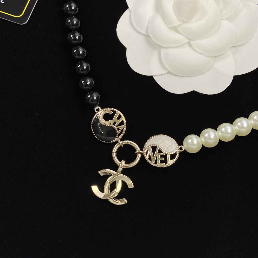 [TOP] CHANEL Black and White Pearl Necklace