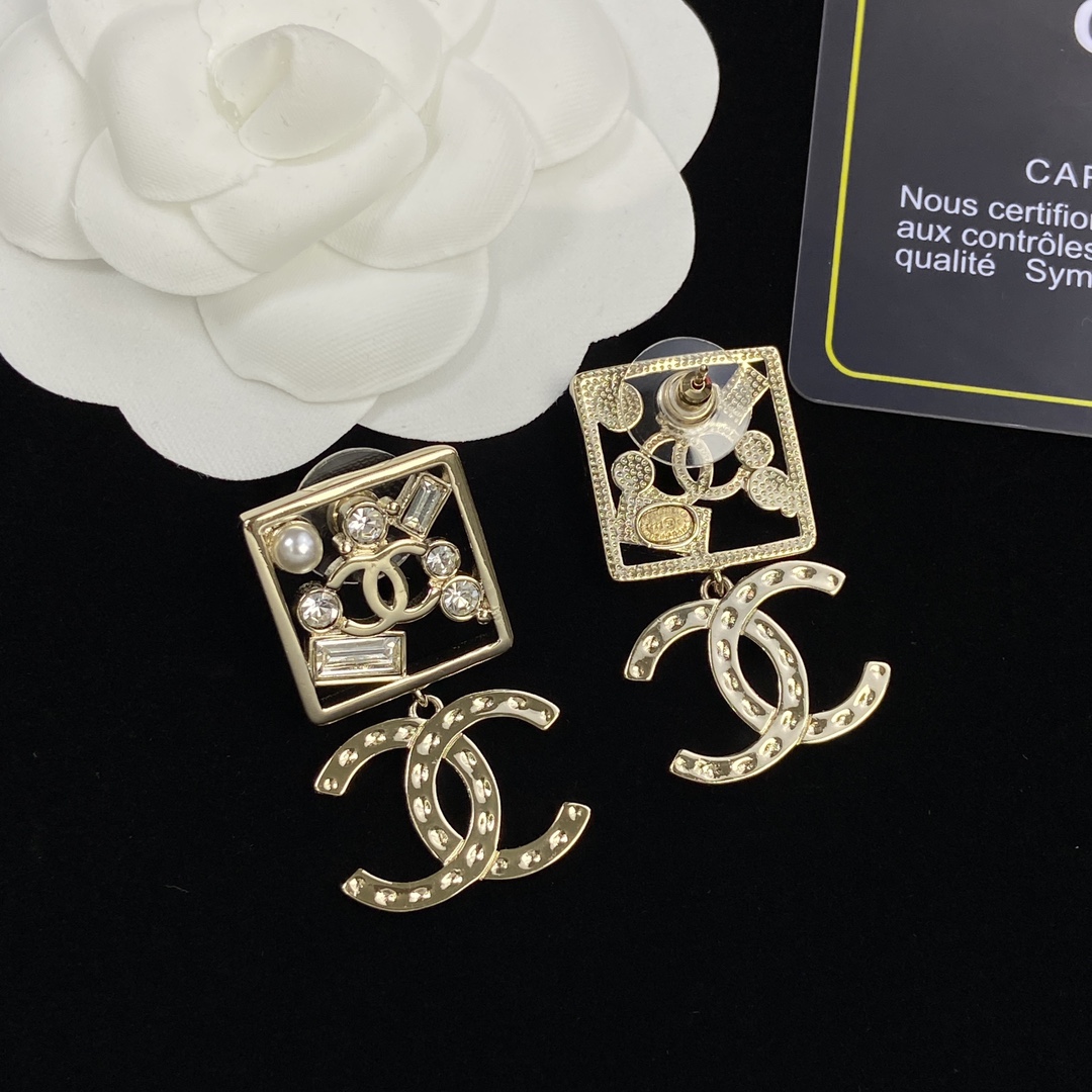 [Top] CHANEL Metal Square Crystal/Pearl Stud Earrings