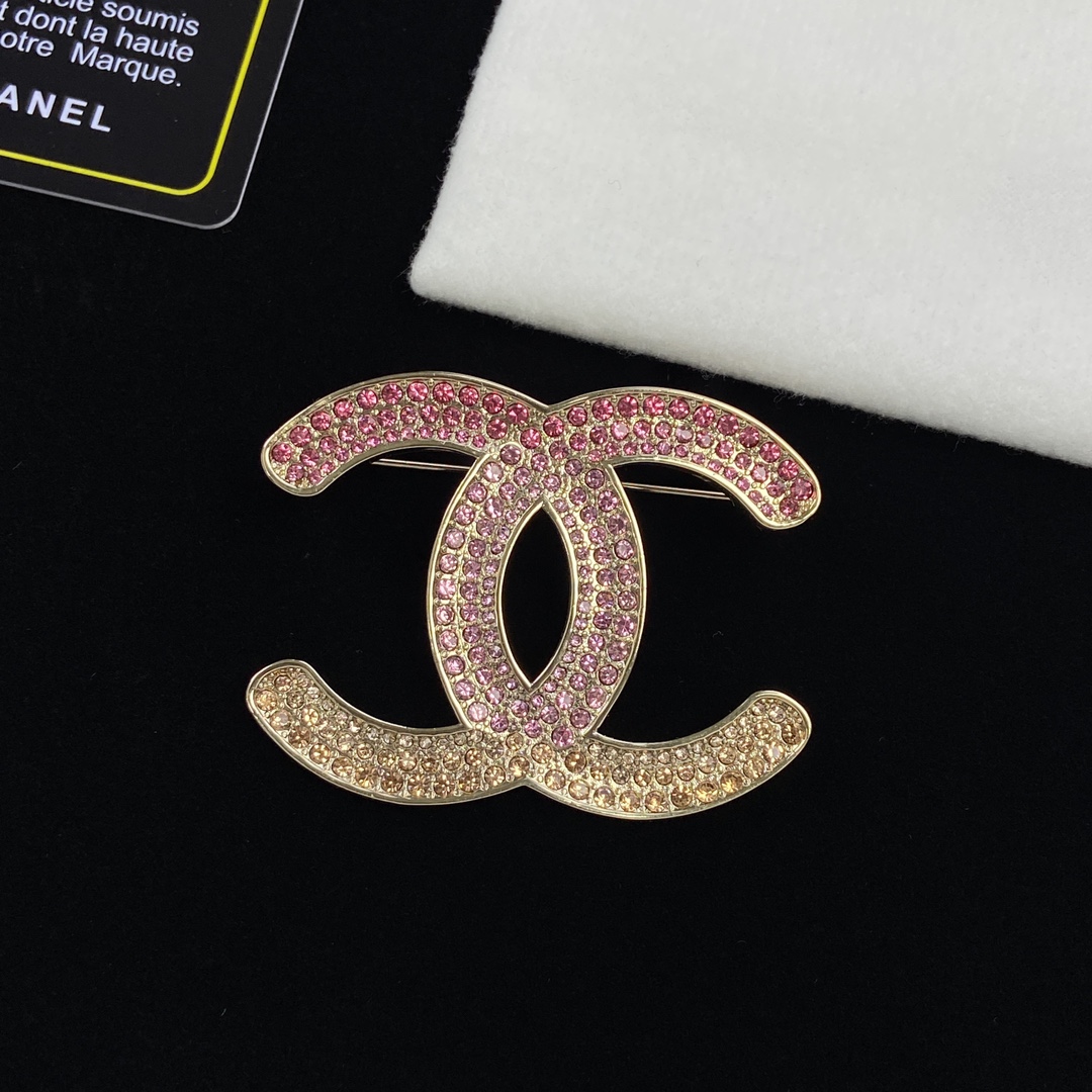[TOP] CHANEL Metallic Gradient Pink Diamond Brooch - Gold