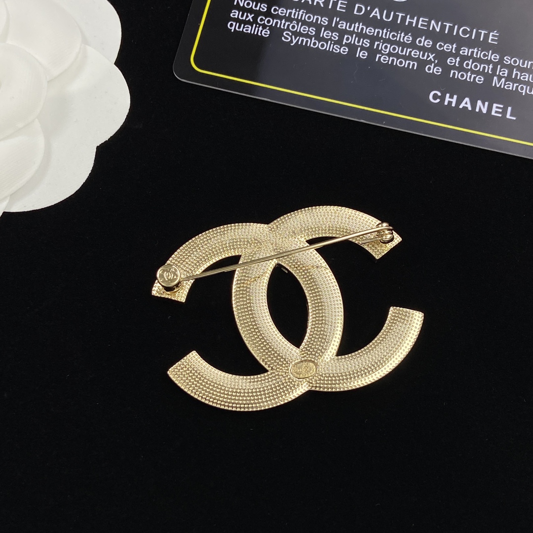 [TOP] CHANEL Large Metal Logo Brooch - Black