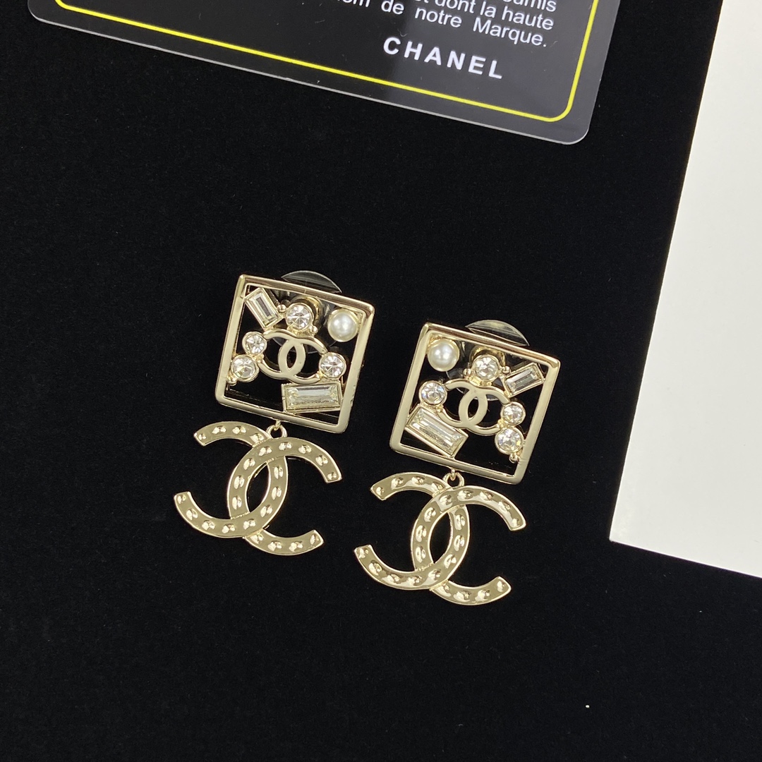 [Top] CHANEL Metal Square Crystal/Pearl Stud Earrings