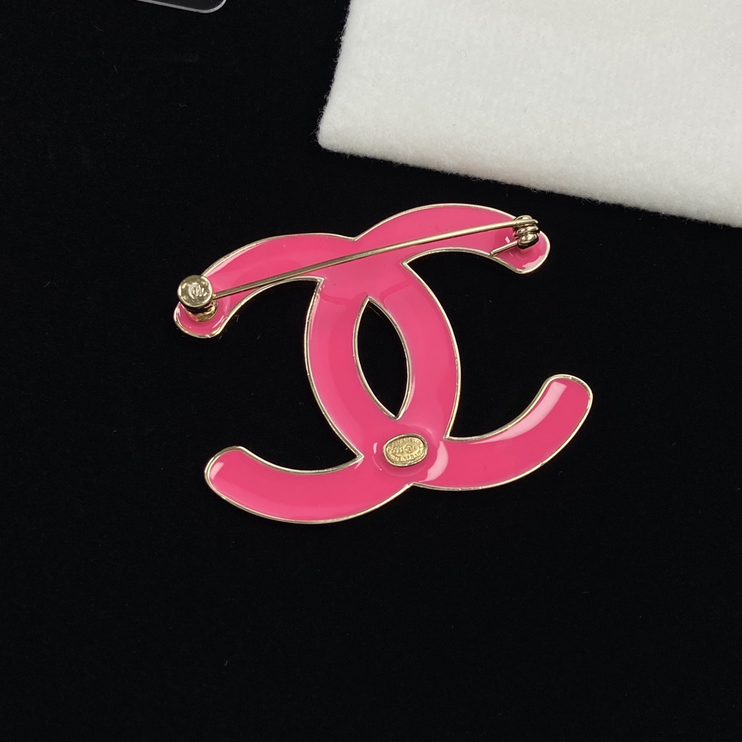 [TOP] CHANEL Metallic Gradient Pink Diamond Brooch - Gold