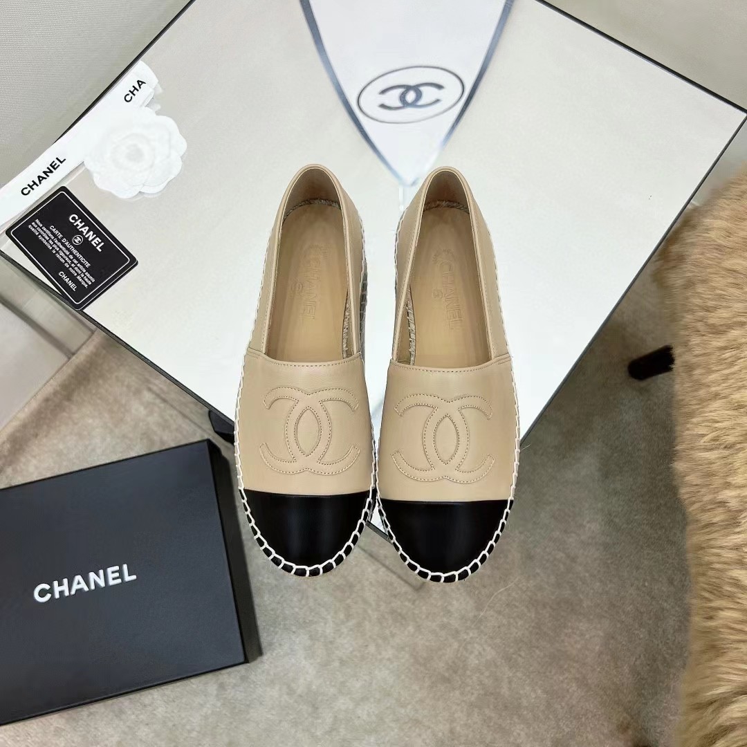 [TOP] CHANEL Flat Shoes - beige