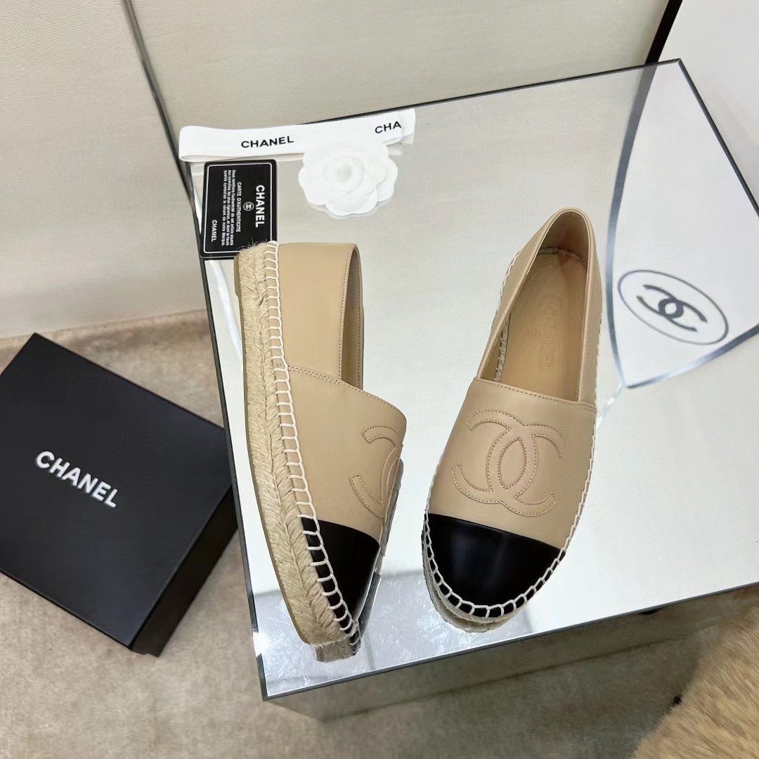 [TOP] CHANEL Flat Shoes - beige