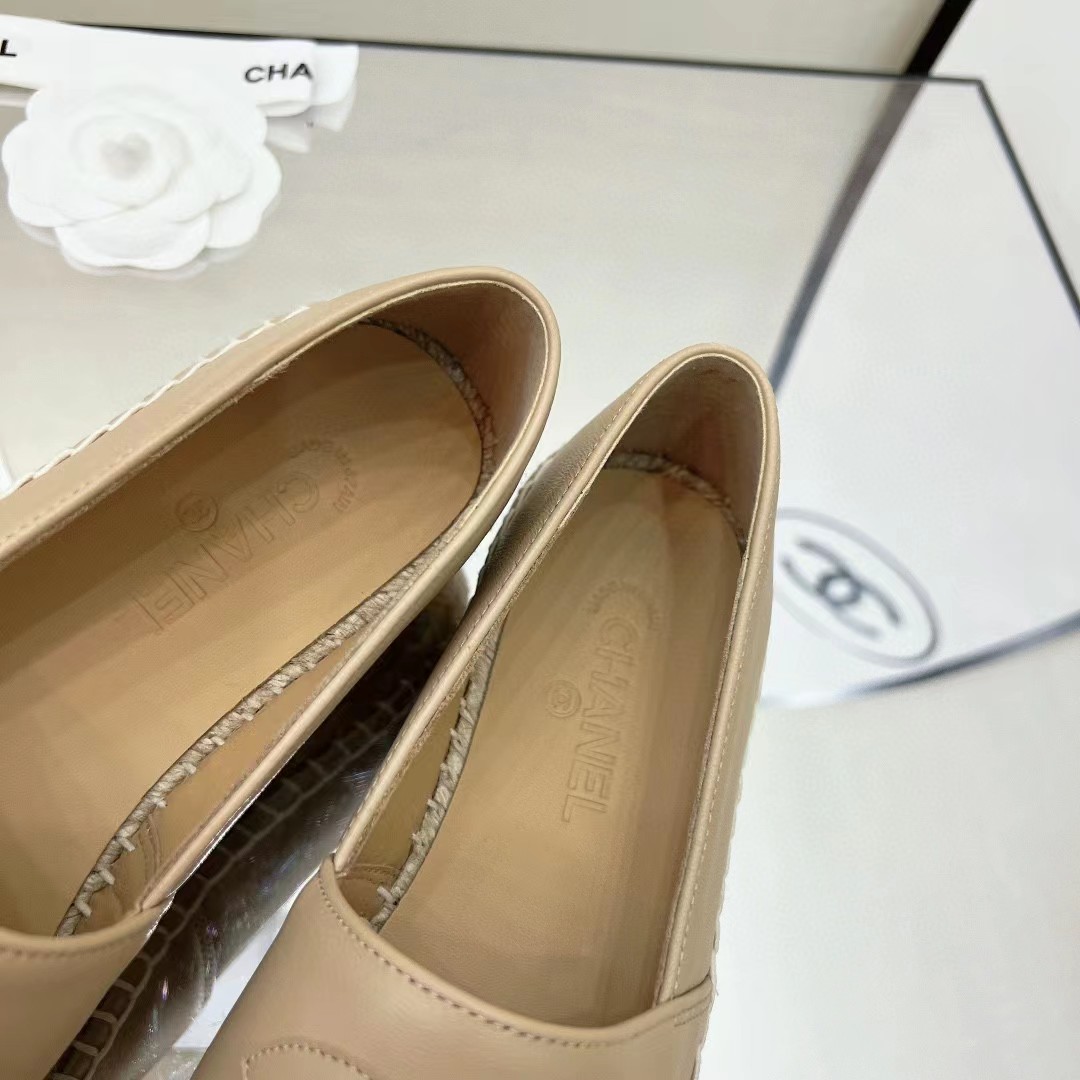 [TOP] CHANEL Flat Shoes - beige