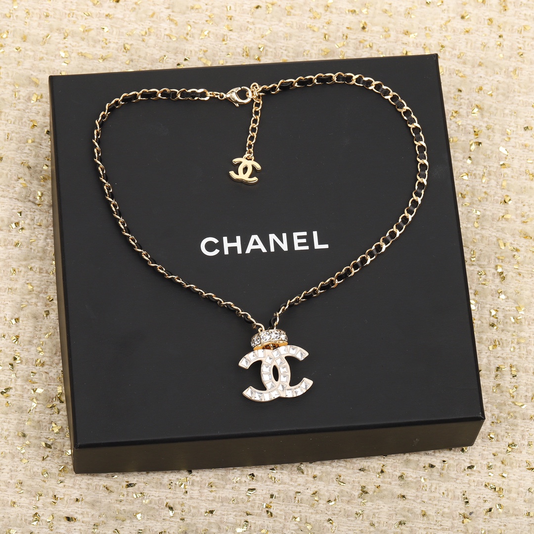 [TOP] CHANEL Logo Resin Brass Diamond Necklace