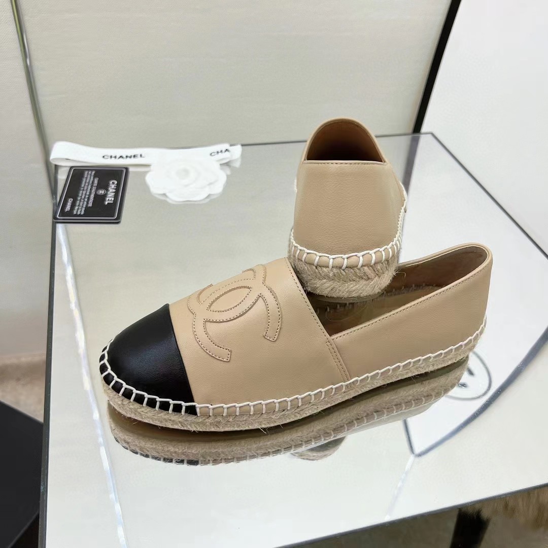[TOP] CHANEL Flat Shoes - beige
