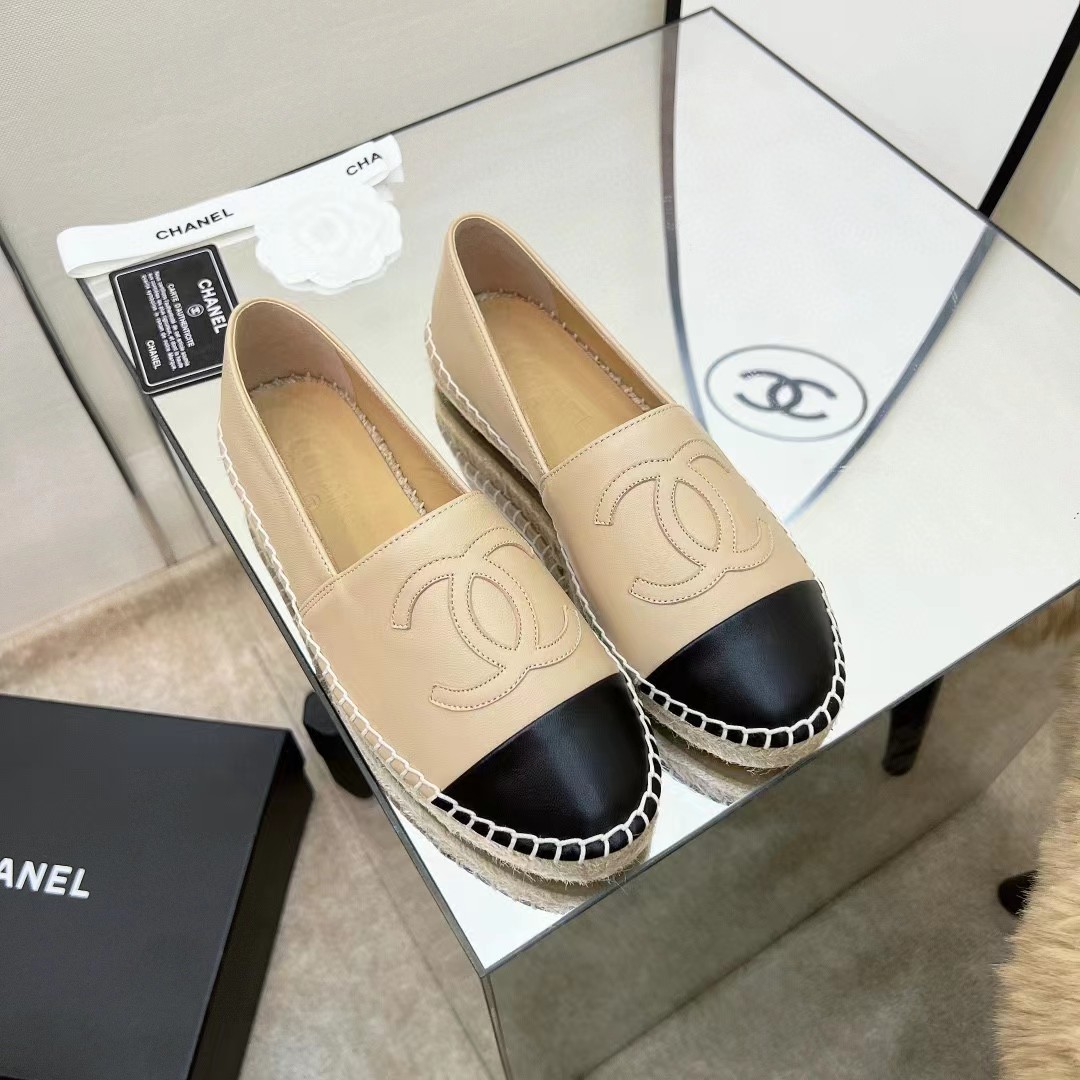 [TOP] CHANEL Flat Shoes - beige