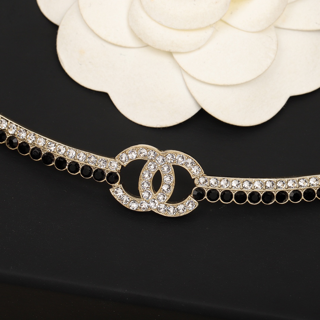 [Top] CHANEL Logo Lambskin Black and White Diamond Choker