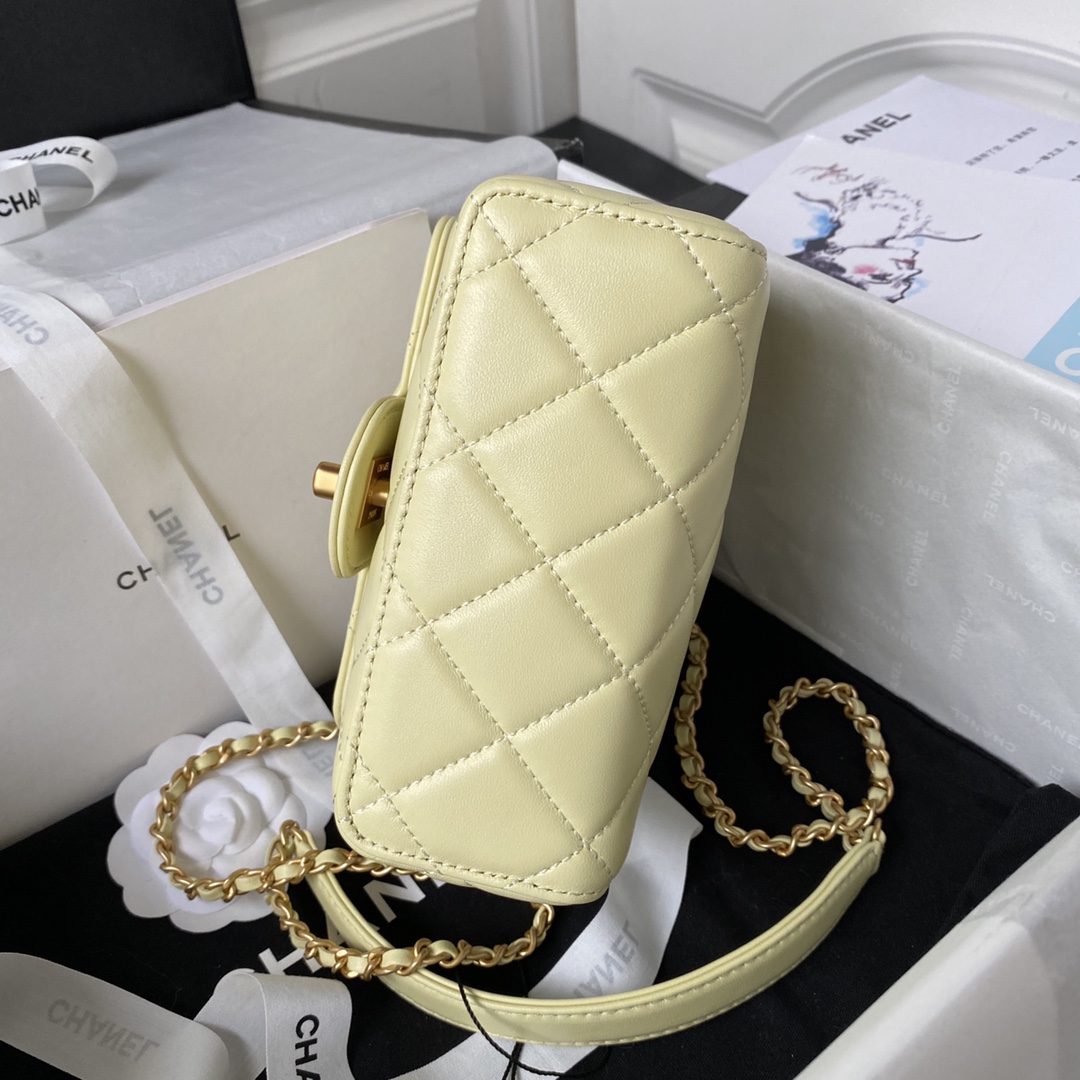 [TOP] CHANEL Lambskin Small Clutch 15*15.5*7.5 cm - Light Yellow