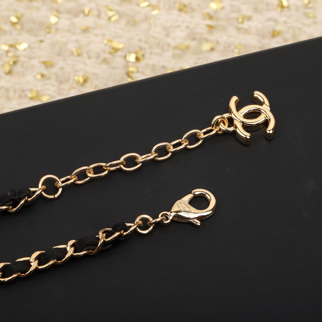 [TOP] CHANEL Logo Resin Brass Diamond Necklace