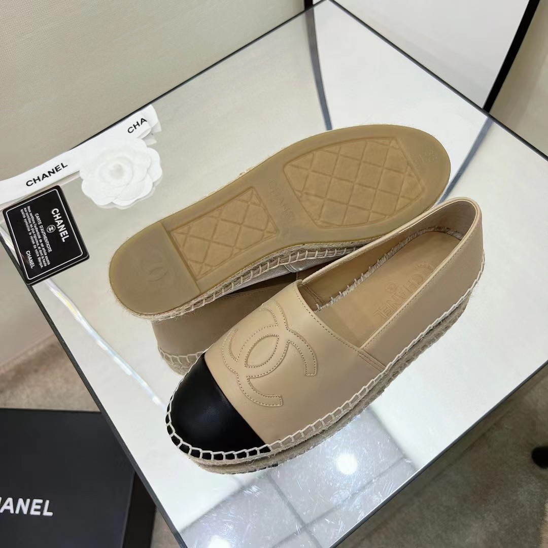 [TOP] CHANEL Flat Shoes - beige