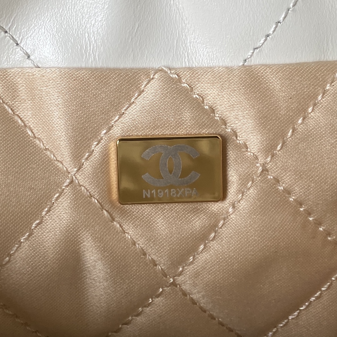 [TOP] CHANEL mini22 Quilted Gold Chain Small Bag 19x20x6cm - White