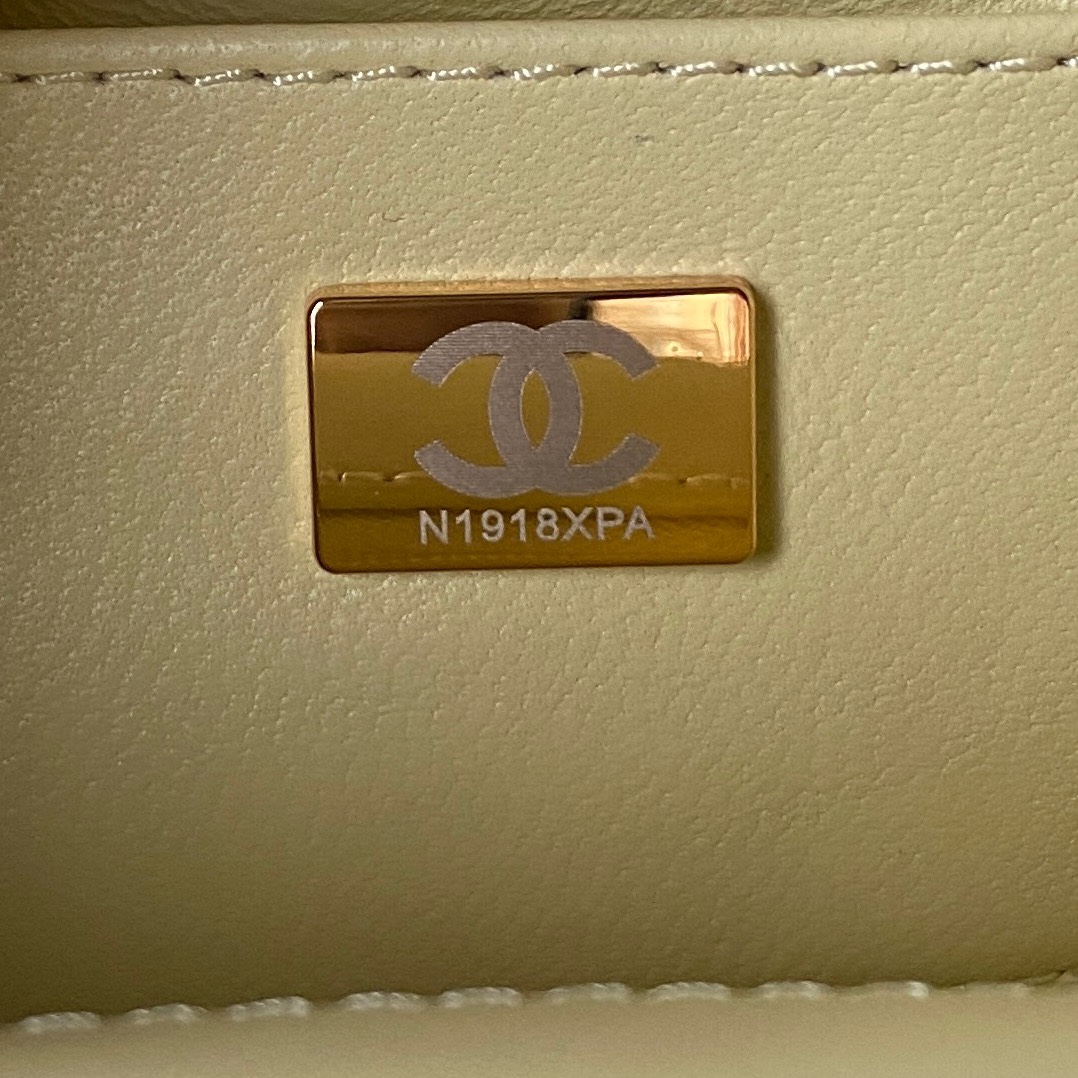 [TOP] CHANEL Lambskin Small Clutch 15*15.5*7.5 cm - Light Yellow