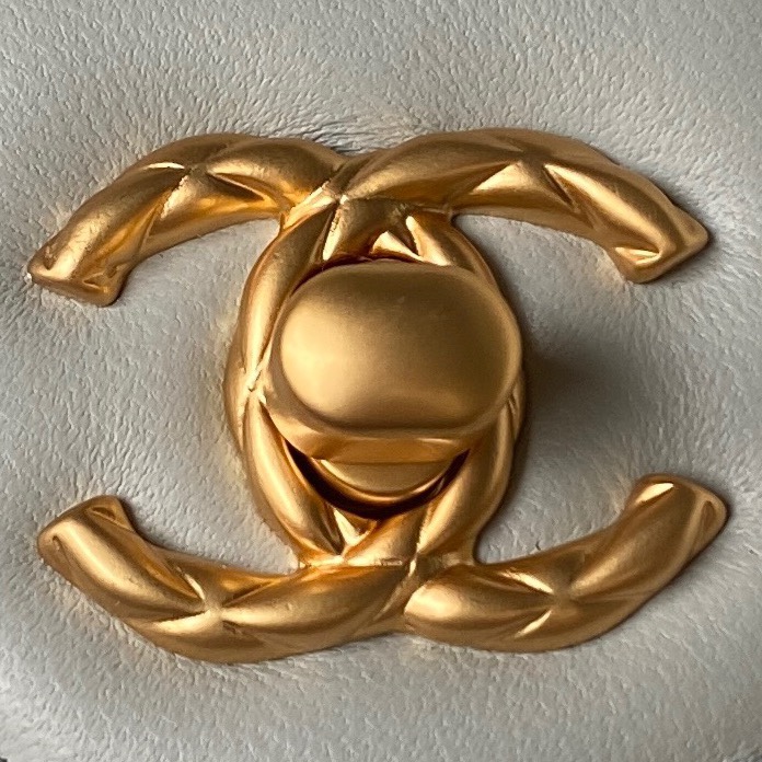 [TOP] CHANEL Lambskin Small Clutch 15*15.5*7.5 cm - White