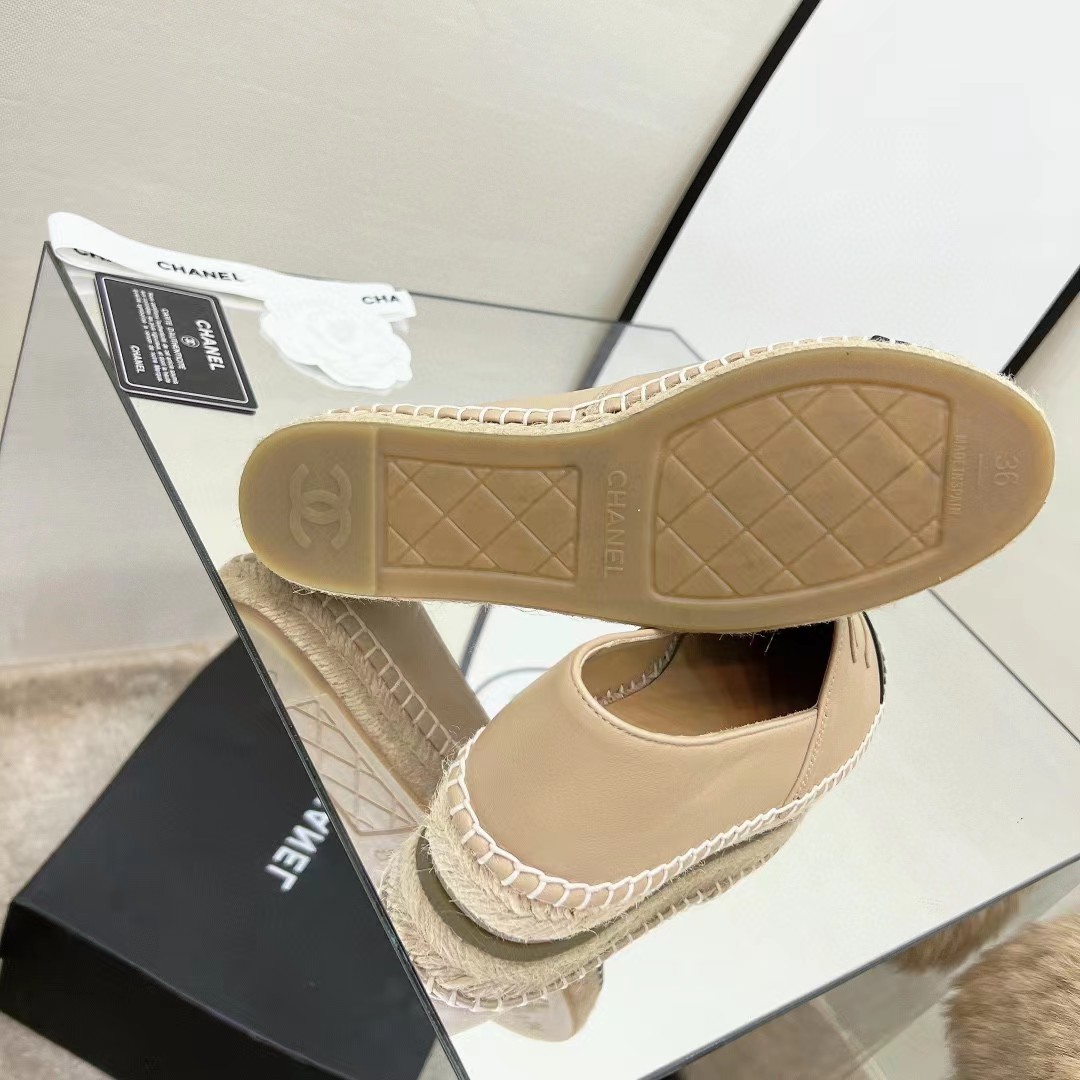 [TOP] CHANEL Flat Shoes - beige