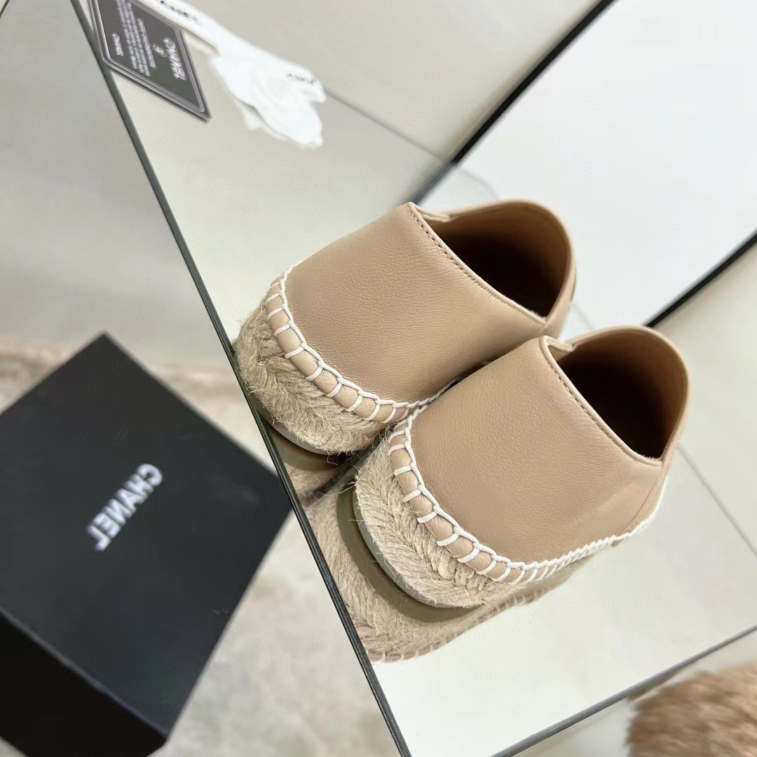 [TOP] CHANEL Flat Shoes - beige