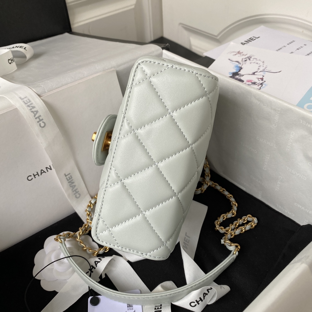 [TOP] CHANEL Lambskin Small Clutch 15*15.5*7.5 cm - White