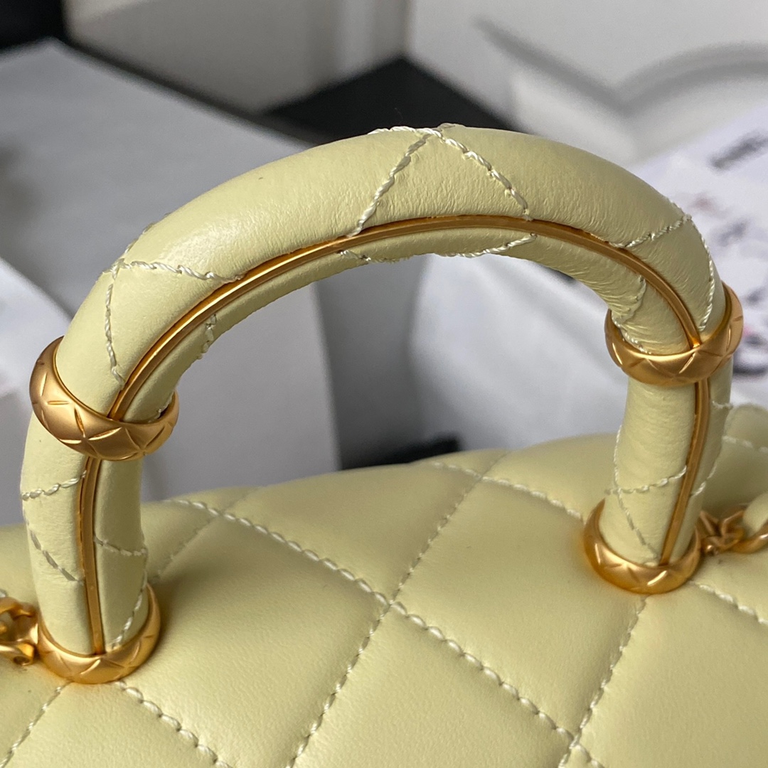 [TOP] CHANEL Lambskin Small Clutch 15*15.5*7.5 cm - Light Yellow