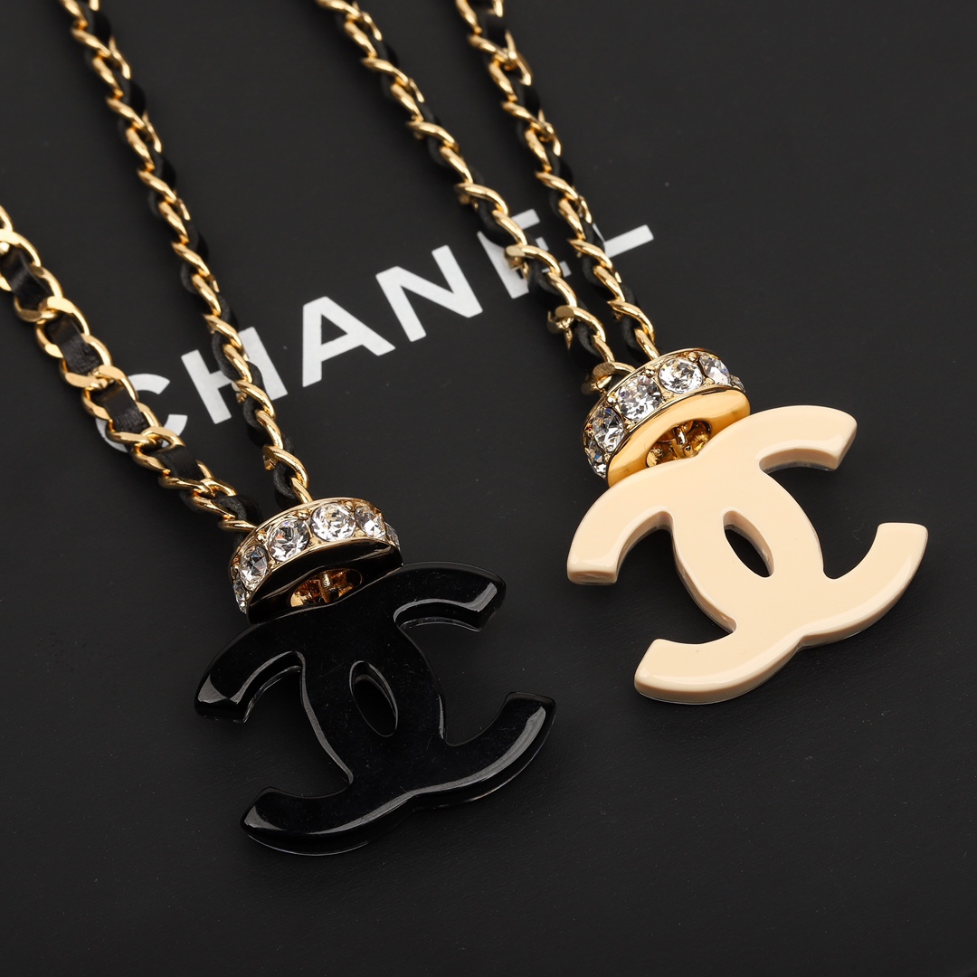 [TOP] CHANEL Logo Resin Brass Diamond Necklace