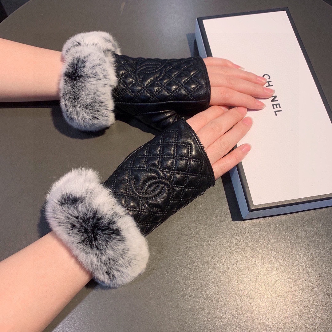 [TOP] CHANEL Gloves - Black