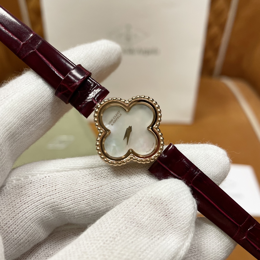 [Top]Van Cleef & Arpels VALHAMBRA Crocodile Watches - Red