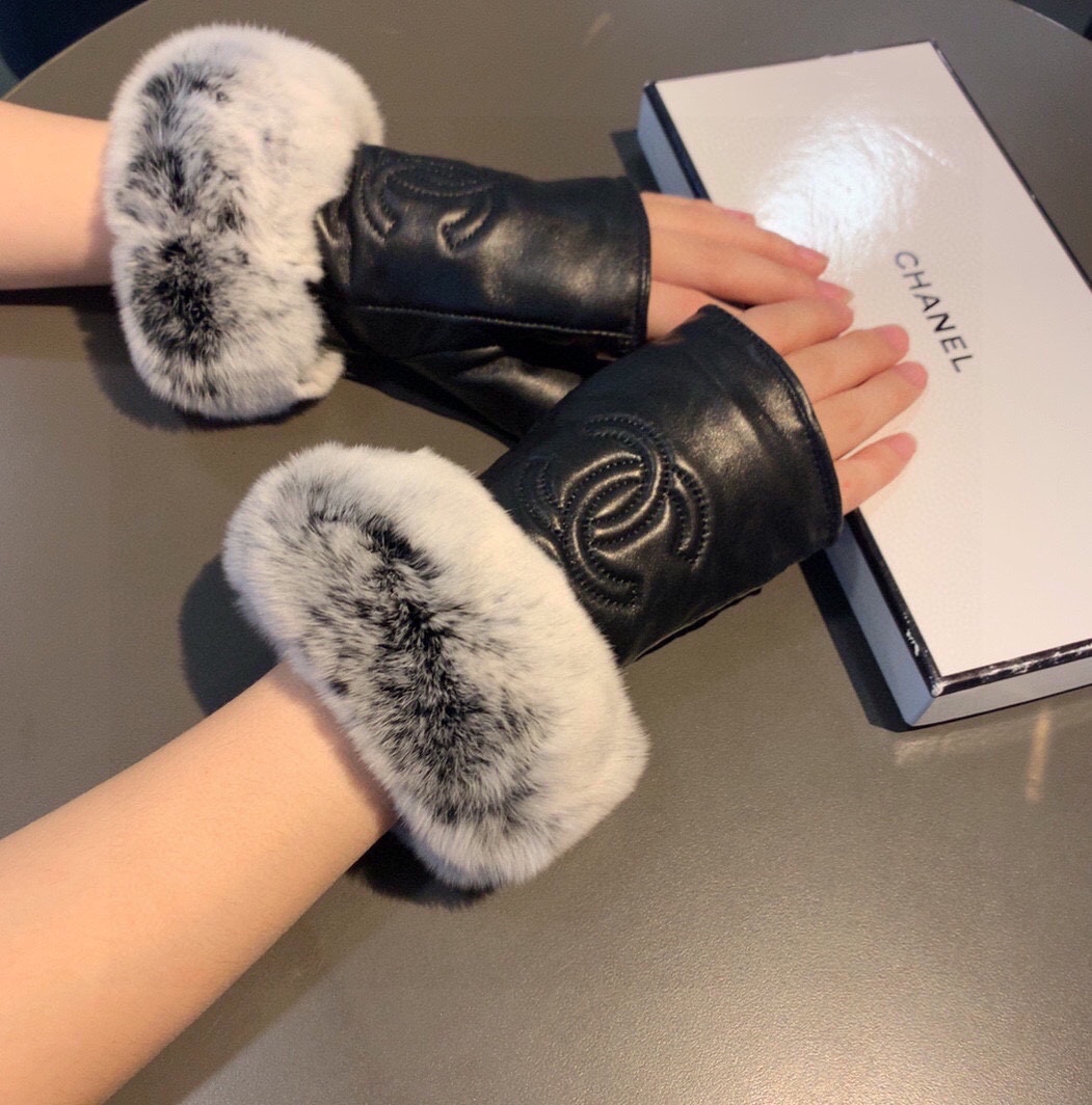 [TOP] CHANEL Gloves - Black
