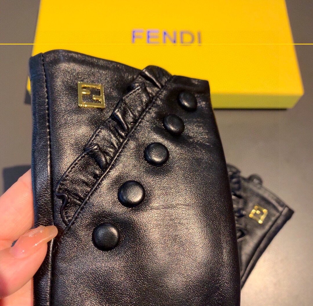 [TOP] FENDI Gloves - Black