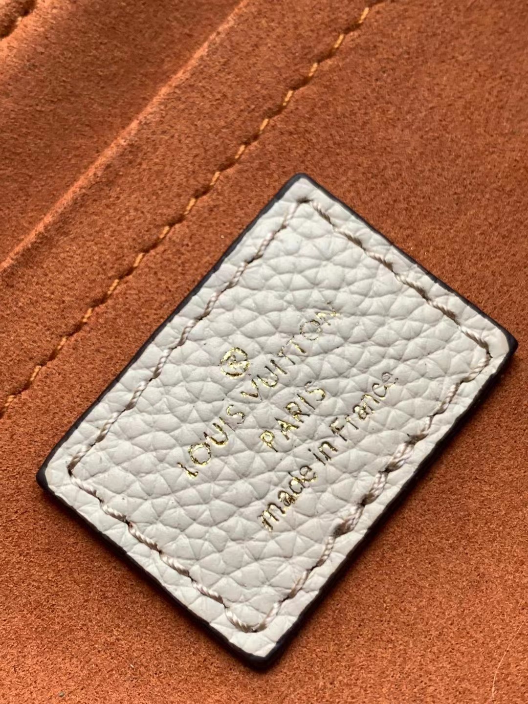 [TOP] Louis Vuitton LV  Epi Twist Bag 19/13/8cm- White