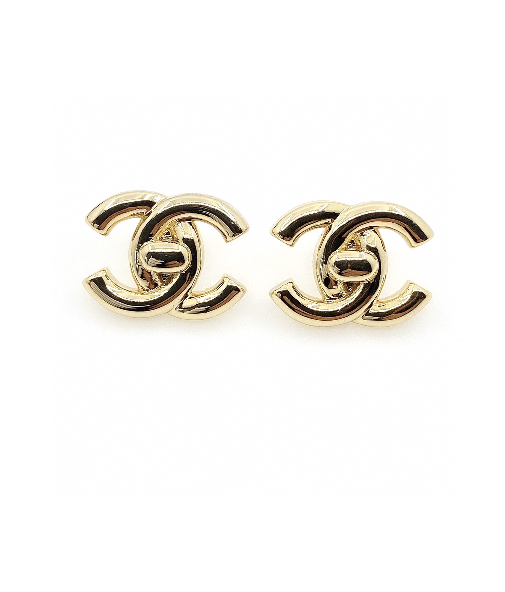 [TOP] CHANEL Logo Simple Brass Earrings