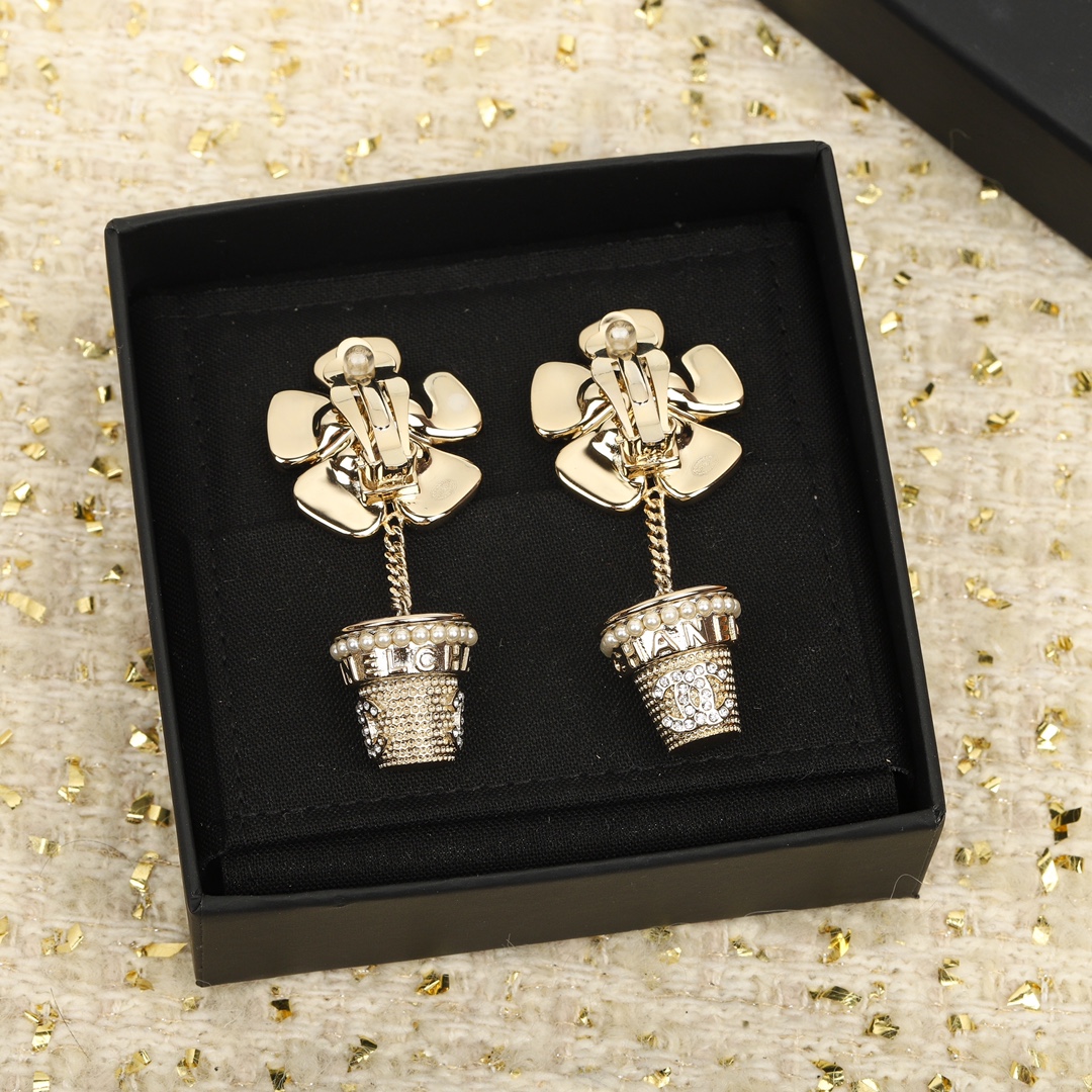 [Top] CHANEL Potted Flower Earrings