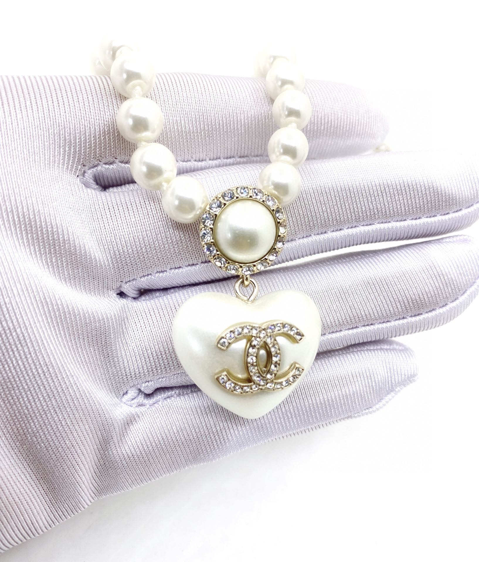 [TOP] CHANEL Diamond Logo Heart Pendant Pearl Necklace