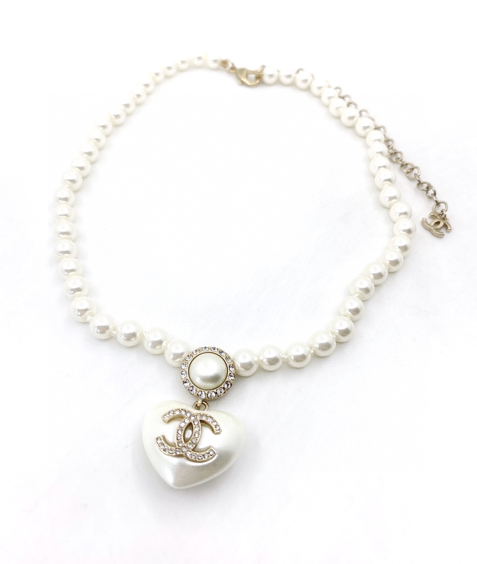 [TOP] CHANEL Diamond Logo Heart Pendant Pearl Necklace