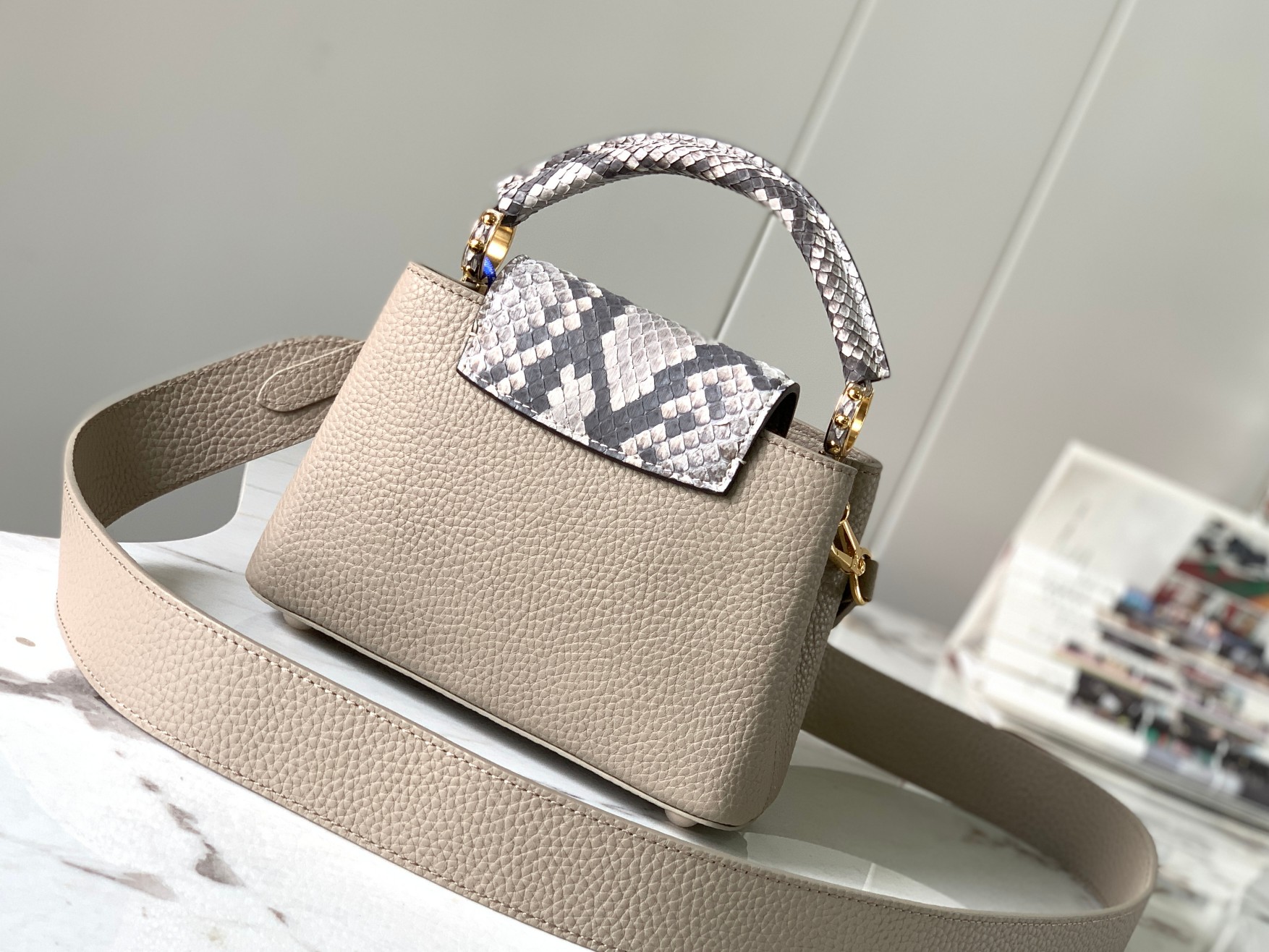 [TOP] Louis Vuitton LV Capucines Python Gold Buckle Bag - Gray