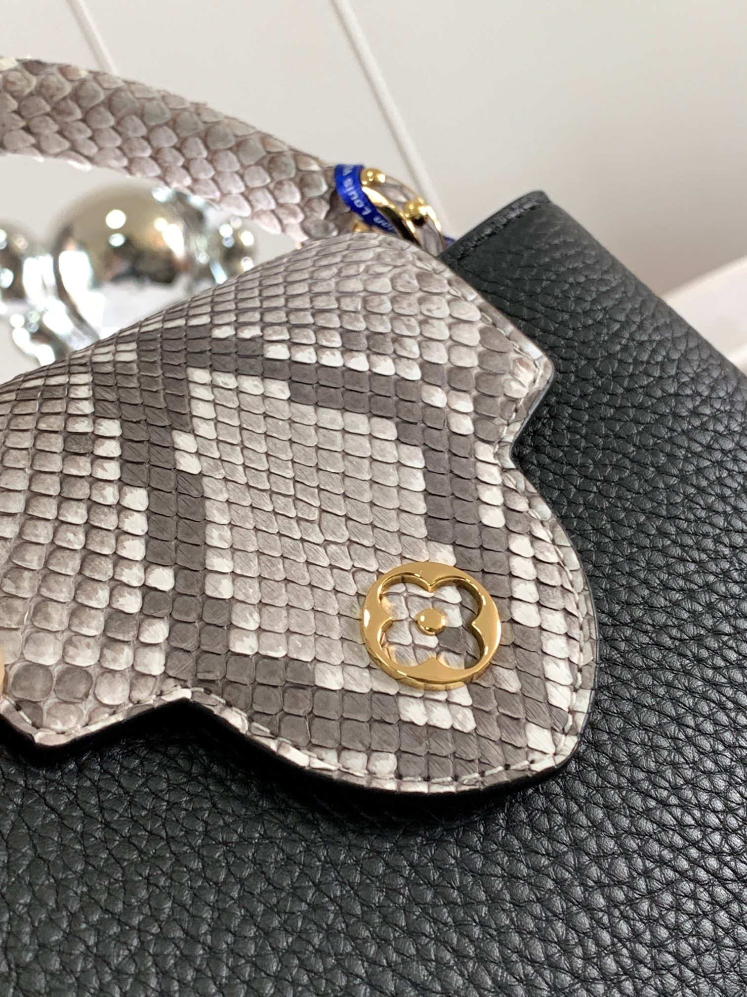 [TOP] Louis Vuitton LV Capucines Python Gold Buckle Bag - Black