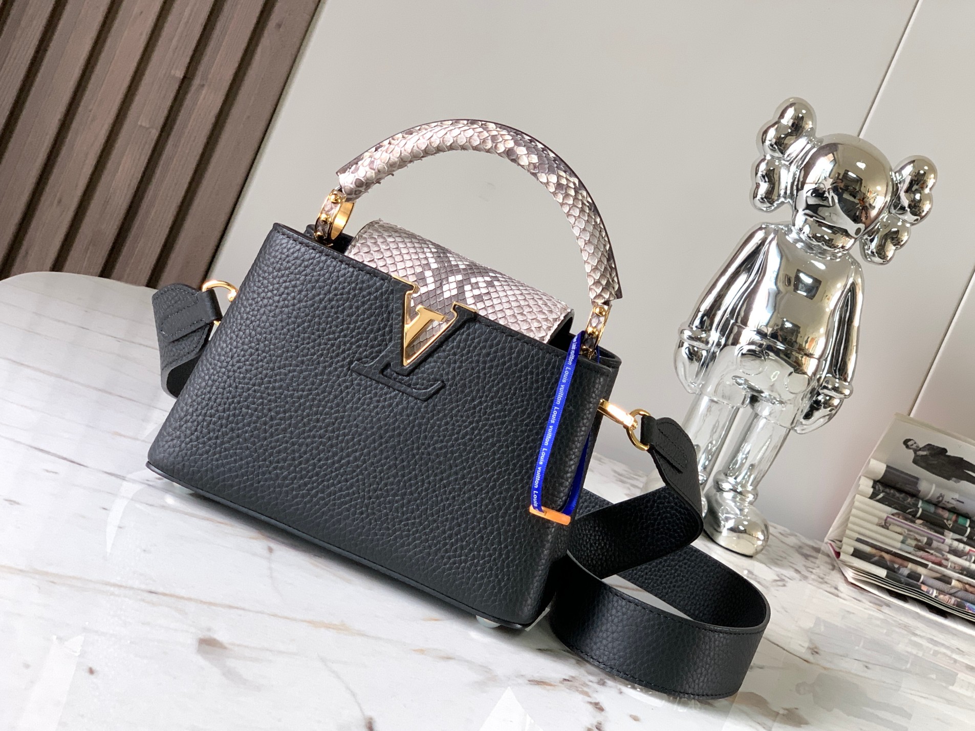 [TOP] Louis Vuitton LV Capucines Python Gold Buckle Bag - Black