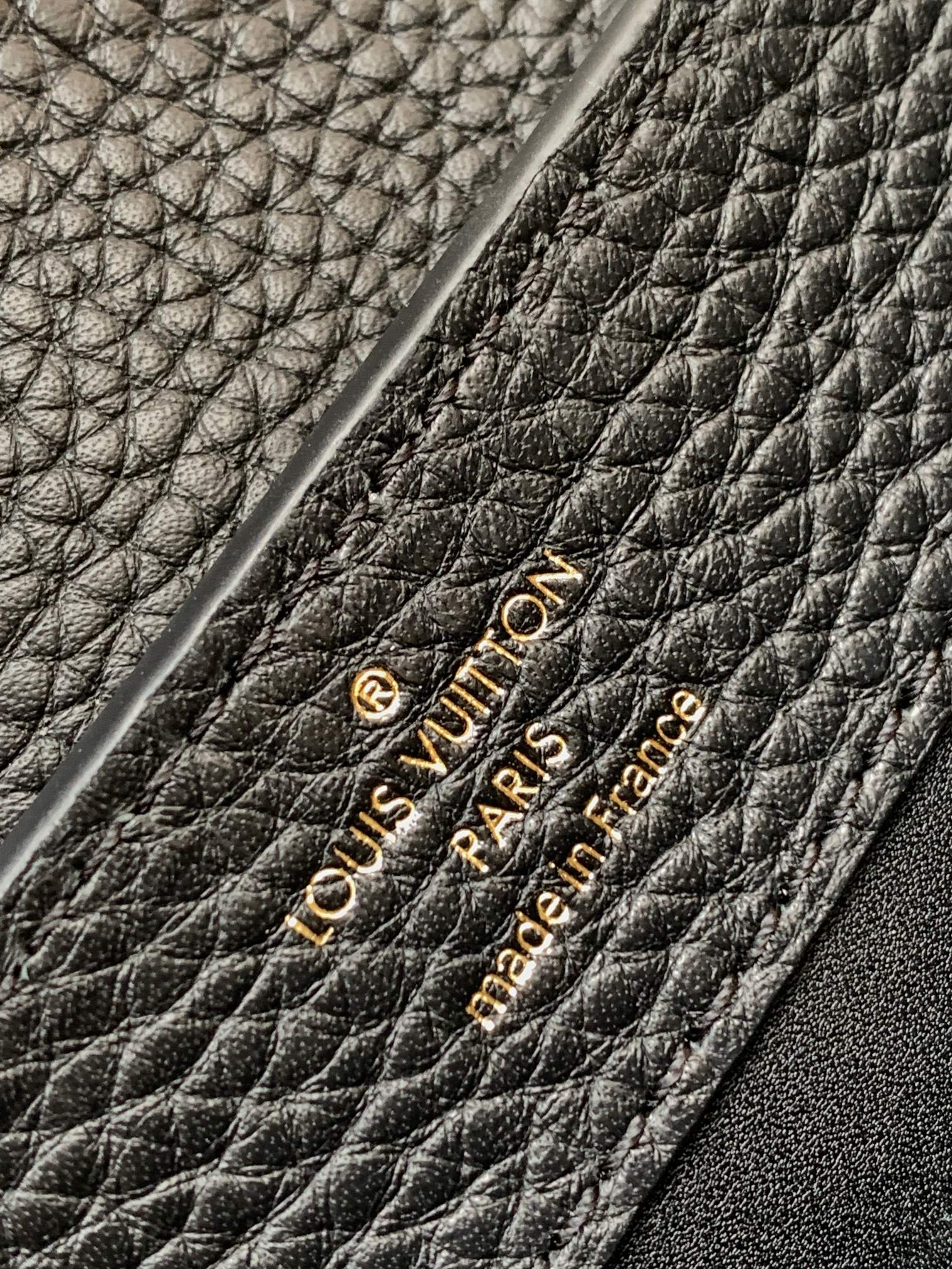 [TOP] Louis Vuitton LV Capucines Python Gold Buckle Bag - Black