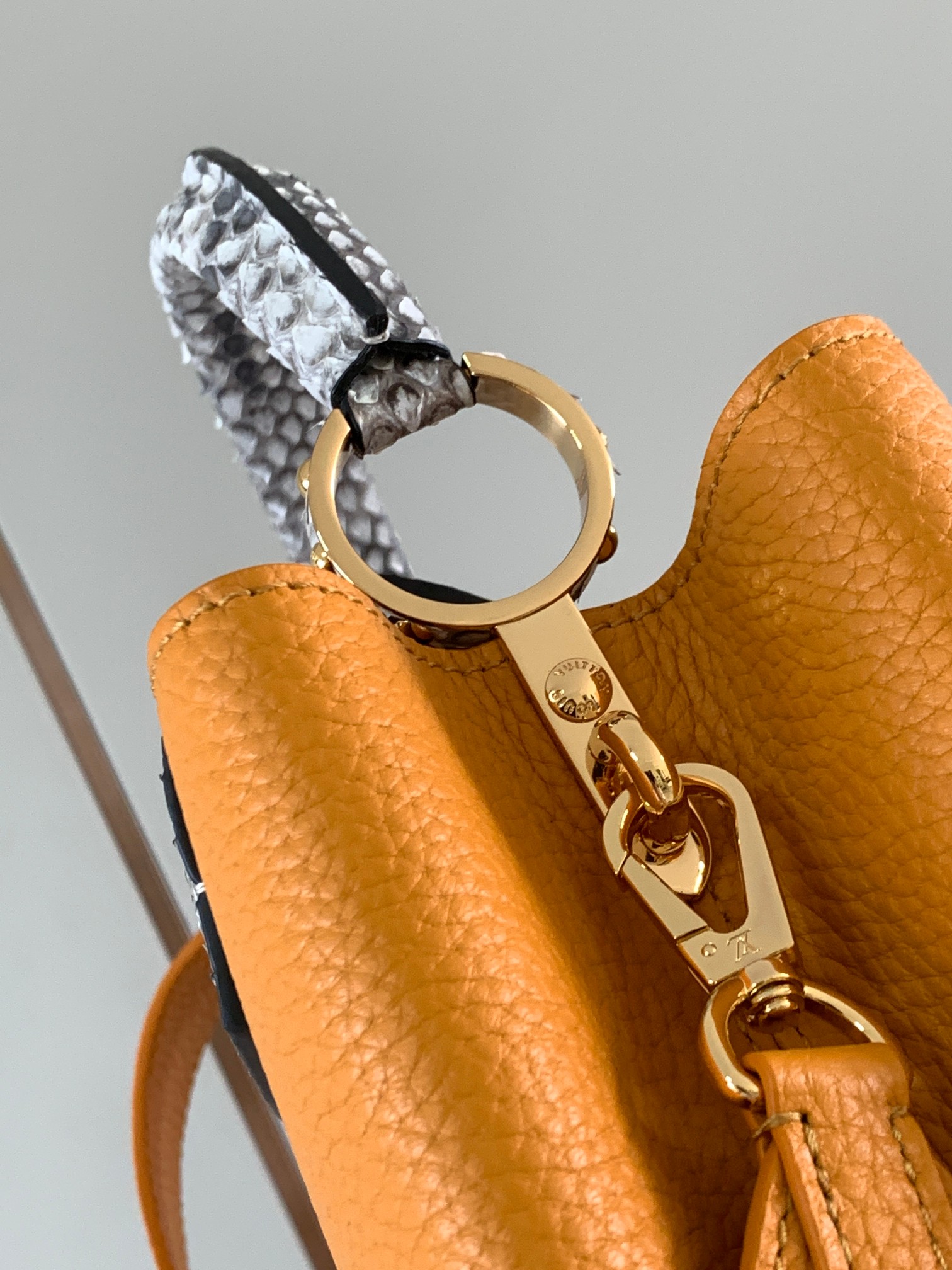 [TOP] Louis Vuitton LV Capucines Python Gold Buckle Bag - Yellow
