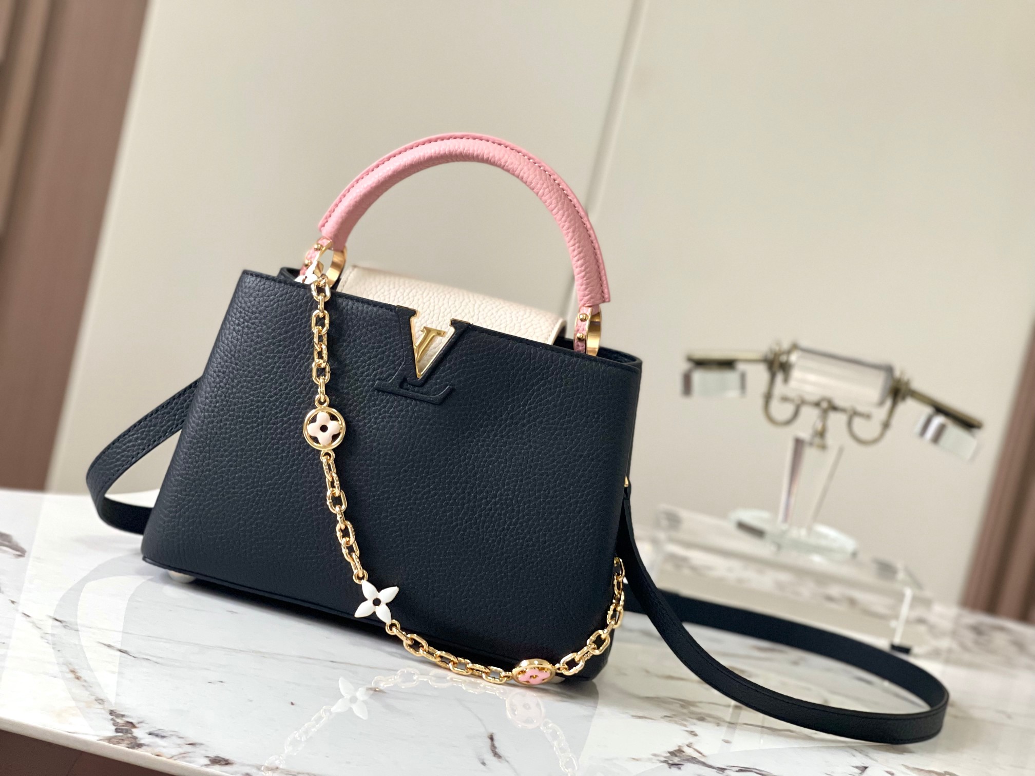 [TOP] Louis Vuitton LV Capucines Bag 3 Sizes -Black