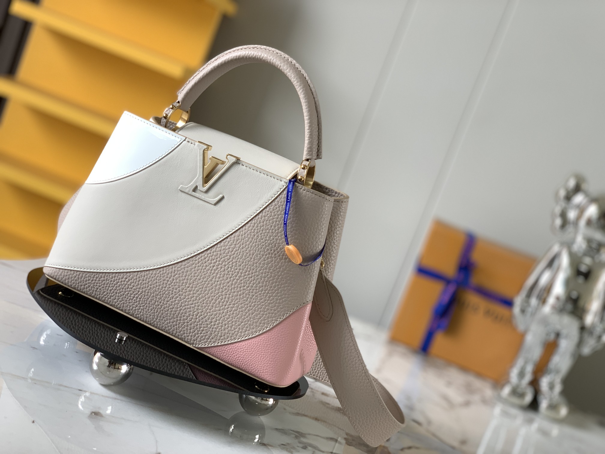 [TOP] Louis Vuitton LV Capucines  Gold Buckle Bag 2 Sizes-White and Pink and Beige