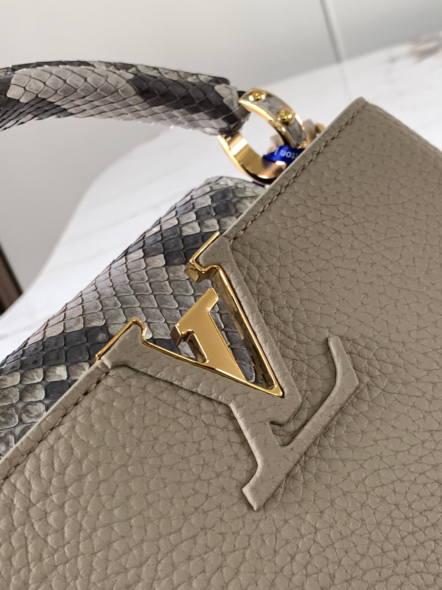 [TOP] Louis Vuitton LV Capucines Python Gold Buckle Bag - Gray