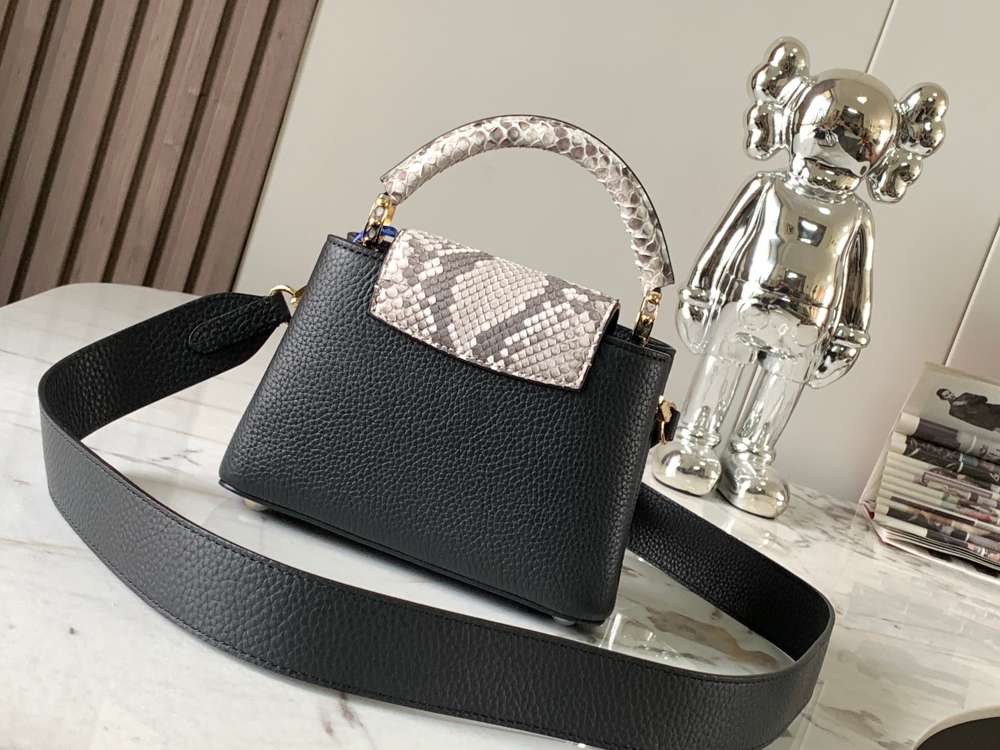[TOP] Louis Vuitton LV Capucines Python Gold Buckle Bag - Black