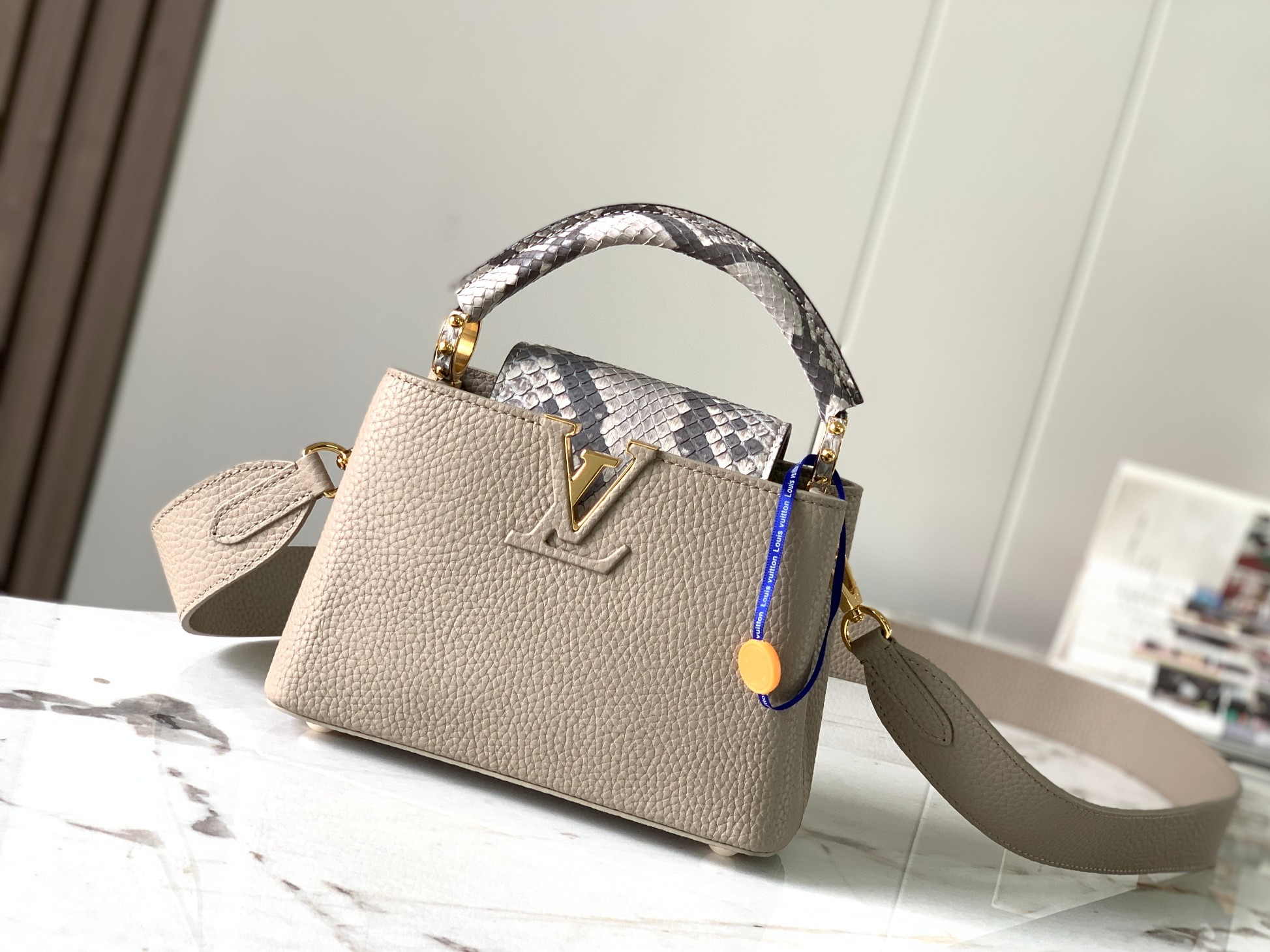 [TOP] Louis Vuitton LV Capucines Python Gold Buckle Bag - Gray