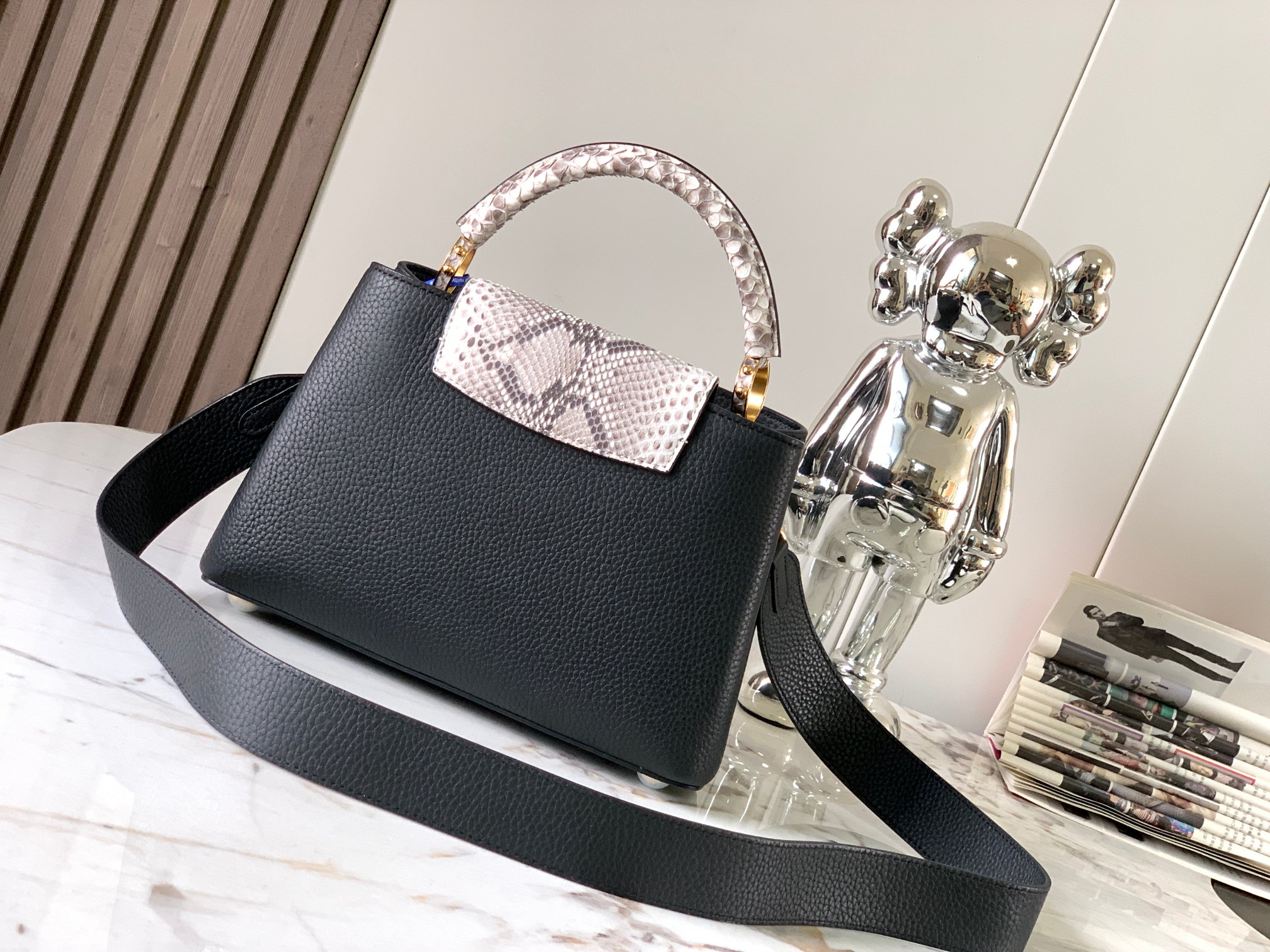 [TOP] Louis Vuitton LV Capucines Python Gold Buckle Bag - Black