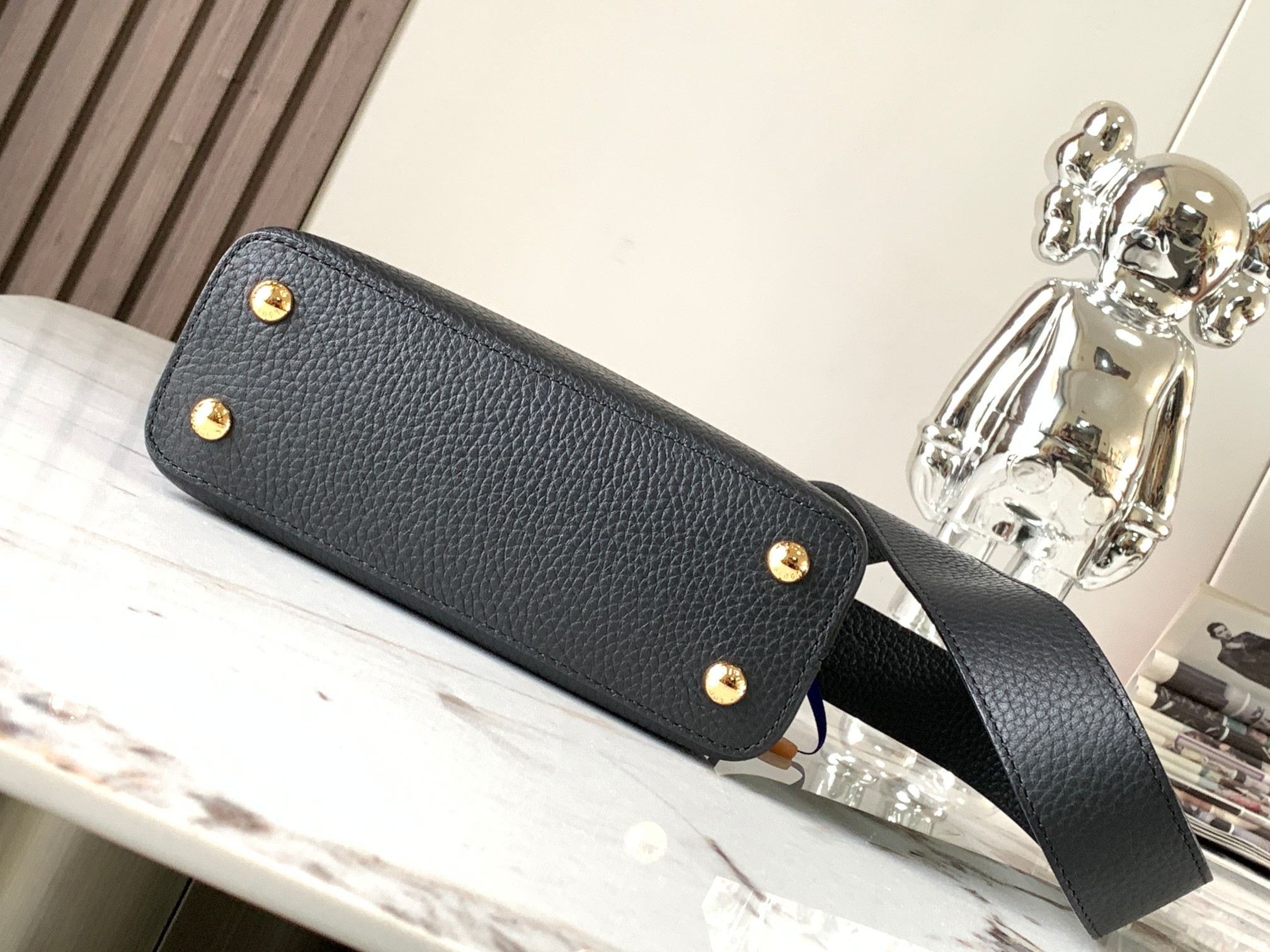 [TOP] Louis Vuitton LV Capucines Python Gold Buckle Bag - Black